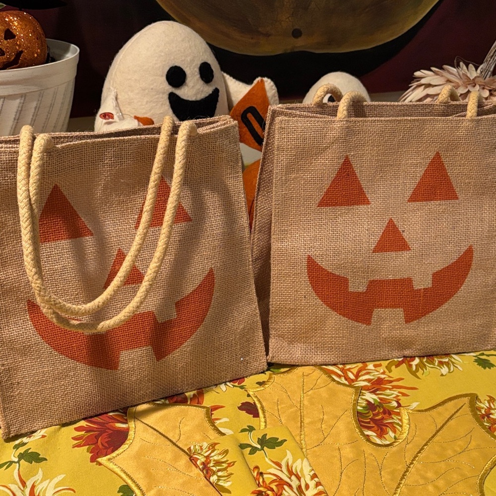 Halloween burlap bags 🎃 use for decorating or trick or treat bags!